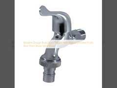 Moderne Design-Brasswasserbecken-Kran mit plattiertem Chrom-Finish und kurzem Messingventilkörper