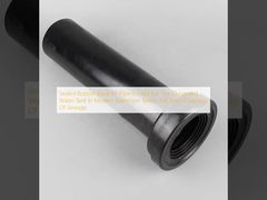 Versiegelte schwarze PP-Rohre aus Gummi werden für den verdeckten Wassertank in modernen Badezimmer-Toiletten zur direkten Abwasserentsorgung verwendet.